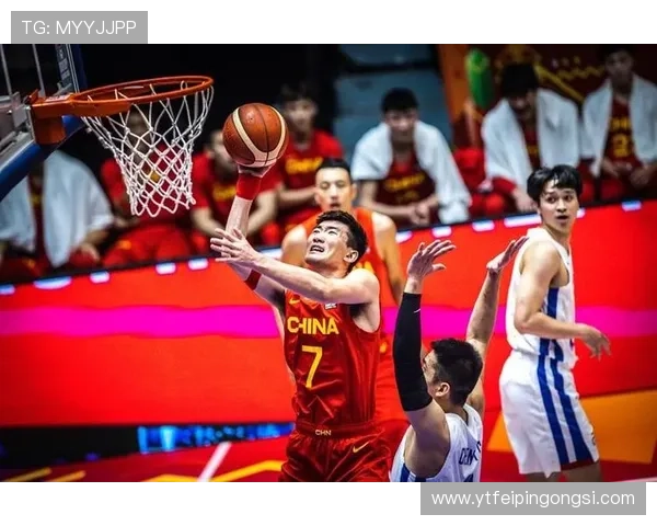 中国篮球队逆转胜韩国晋级亚洲杯决赛，孙铭徽关键时刻展现绝佳表现