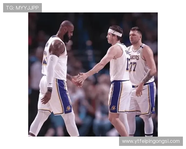 詹姆斯砍下三双带领湖人逆转胜勇士 东契奇延续火热状态助独行侠取胜